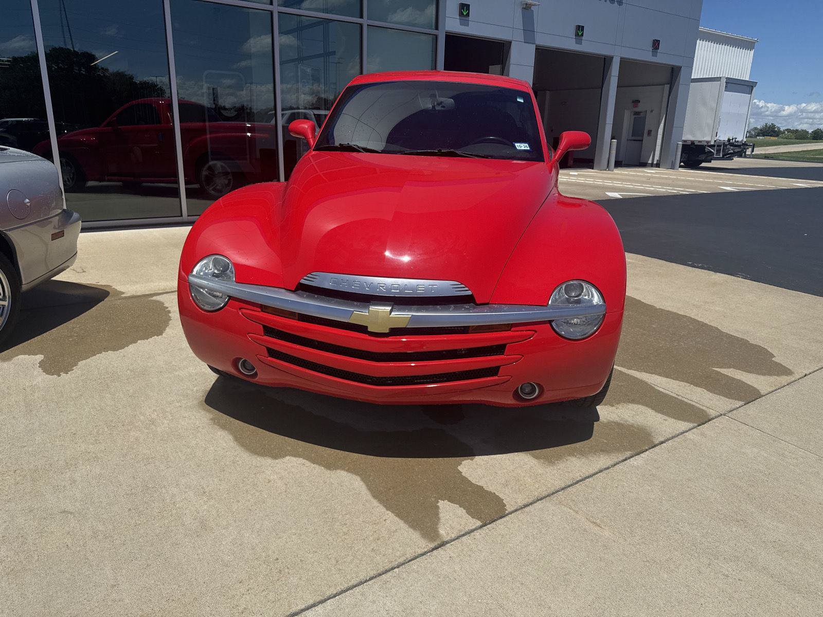 Used 2005 Chevrolet SSR w/ Preferred Equipment Group RWD image 8
