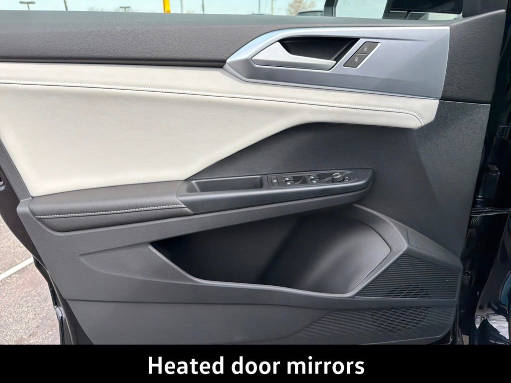 New 2026 Volkswagen Taos SE FWD image 11
