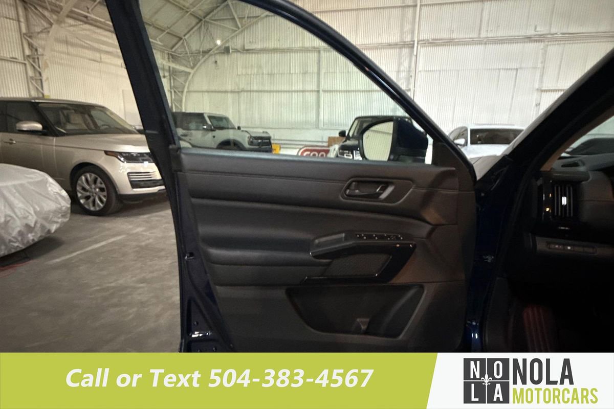 Used 2024 Nissan Pathfinder SV image 15