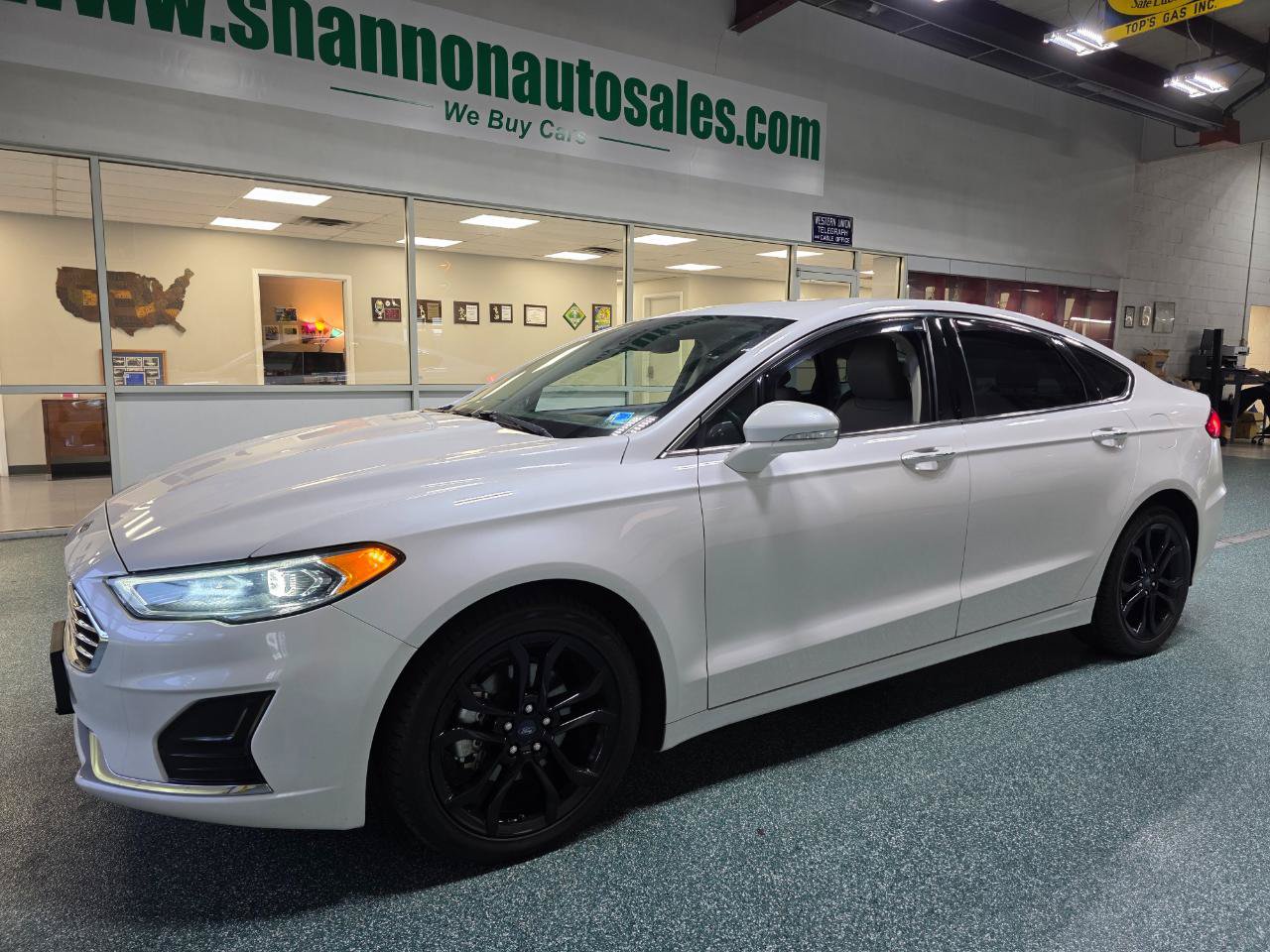 Used 2019 Ford Fusion SEL FWD image 2
