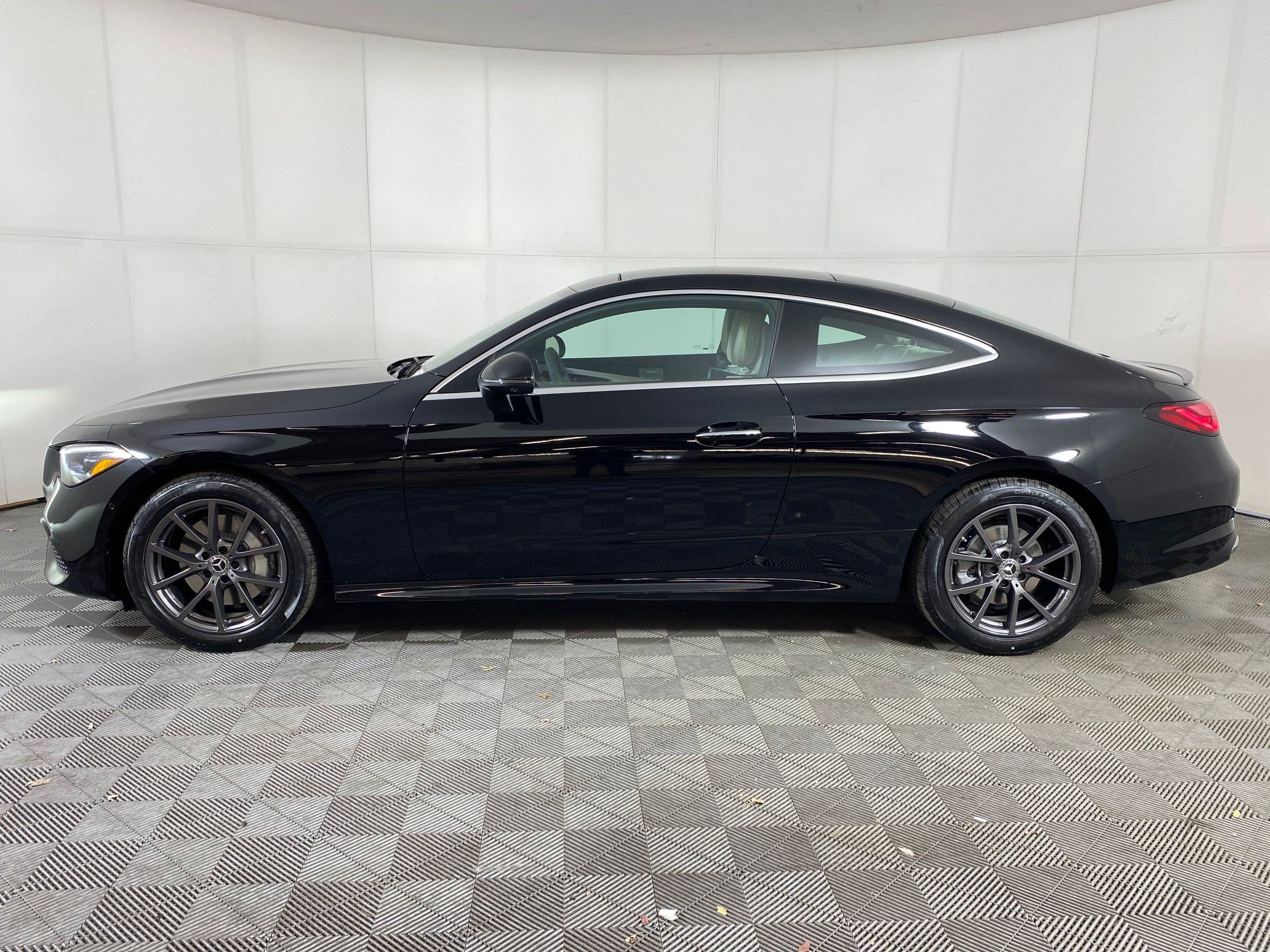 Used 2026 Mercedes-Benz CLE 300 4MATIC Coupe image 2