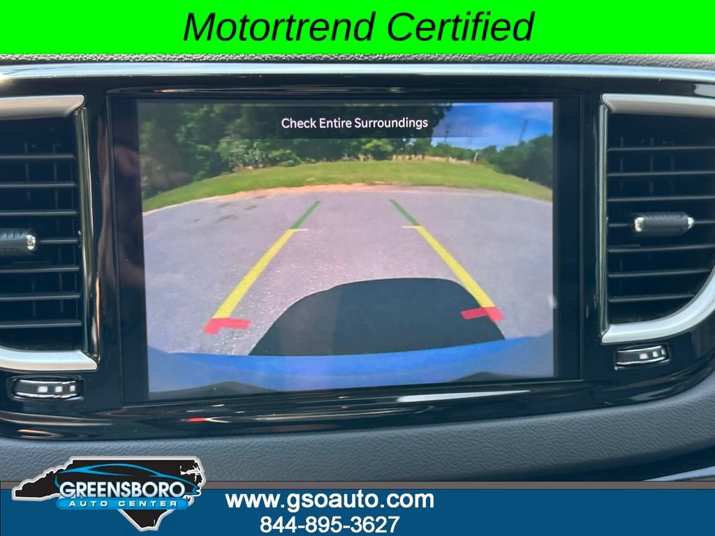 Used 2024 Chrysler Pacifica Touring-L FWD image 5