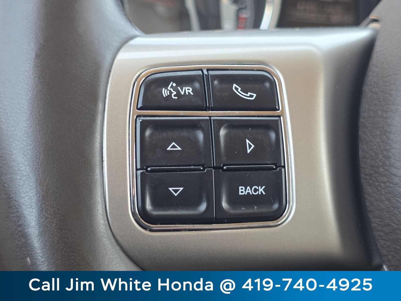 Used 2011 Jeep Grand Cherokee Overland w/ Mopar Chrome Edition Group AWD/4WD image 30
