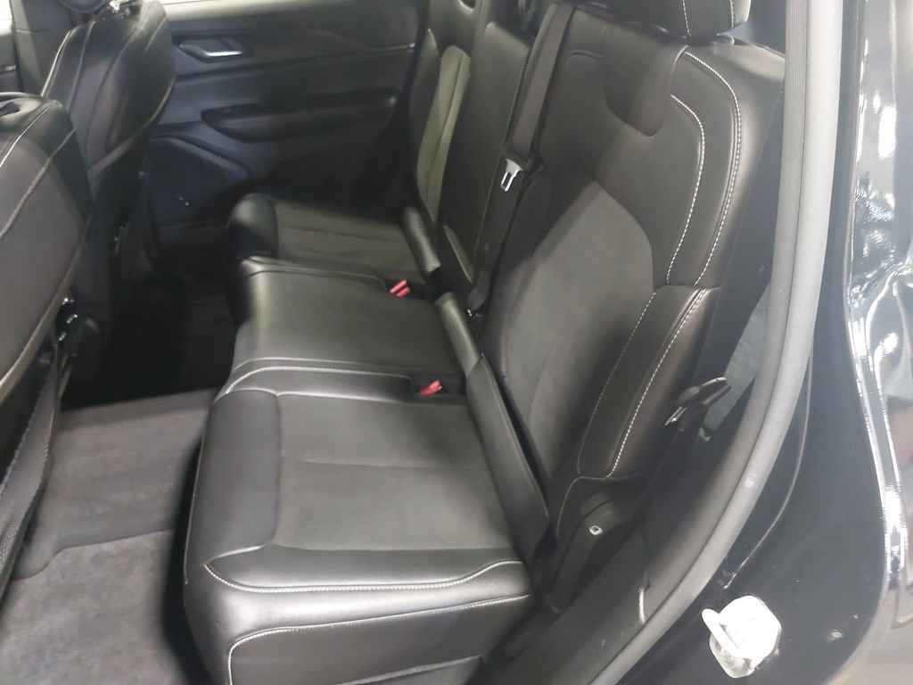 Used 2023 Jeep Grand Cherokee Altitude AWD/4WD image 13