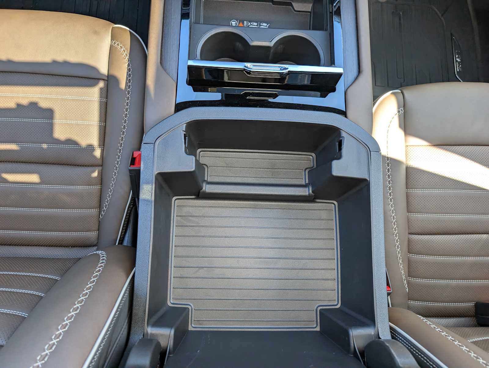 New 2026 GMC Yukon Denali Ultimate w/ LPO, Floor Liner Package AWD/4WD image 15