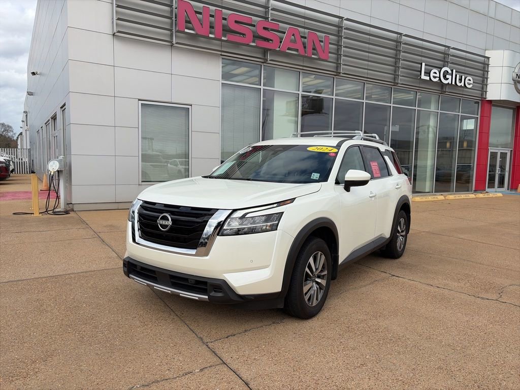Certified 2024 Nissan Pathfinder SL image 1