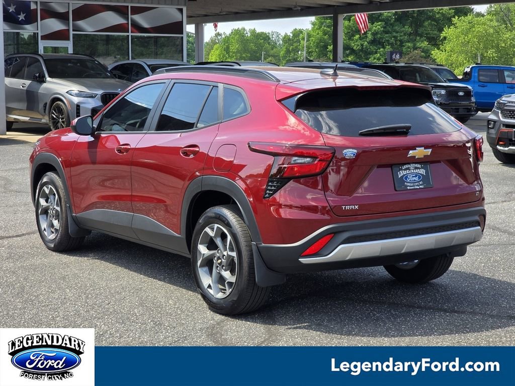 Used 2024 Chevrolet Trax LT w/ Driver Confidence Package FWD image 2