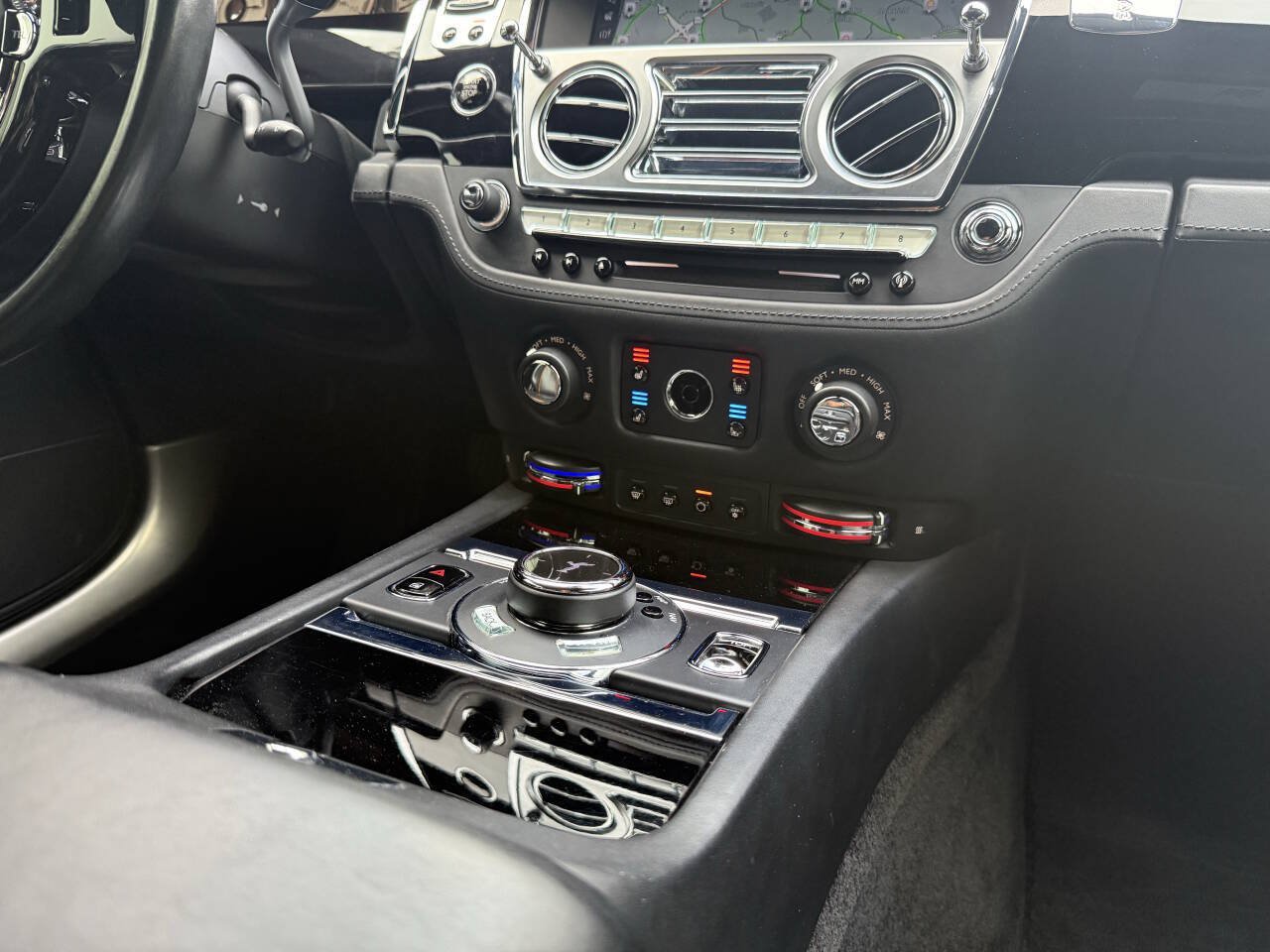 Used 2018 Rolls-Royce Dawn RWD image 45