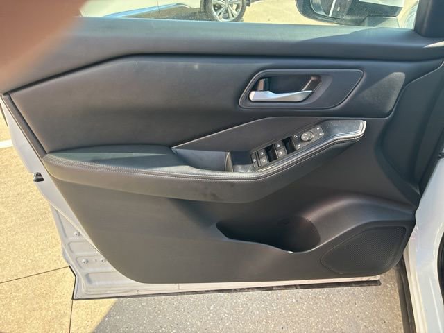 Used 2025 Nissan Rogue SV image 19