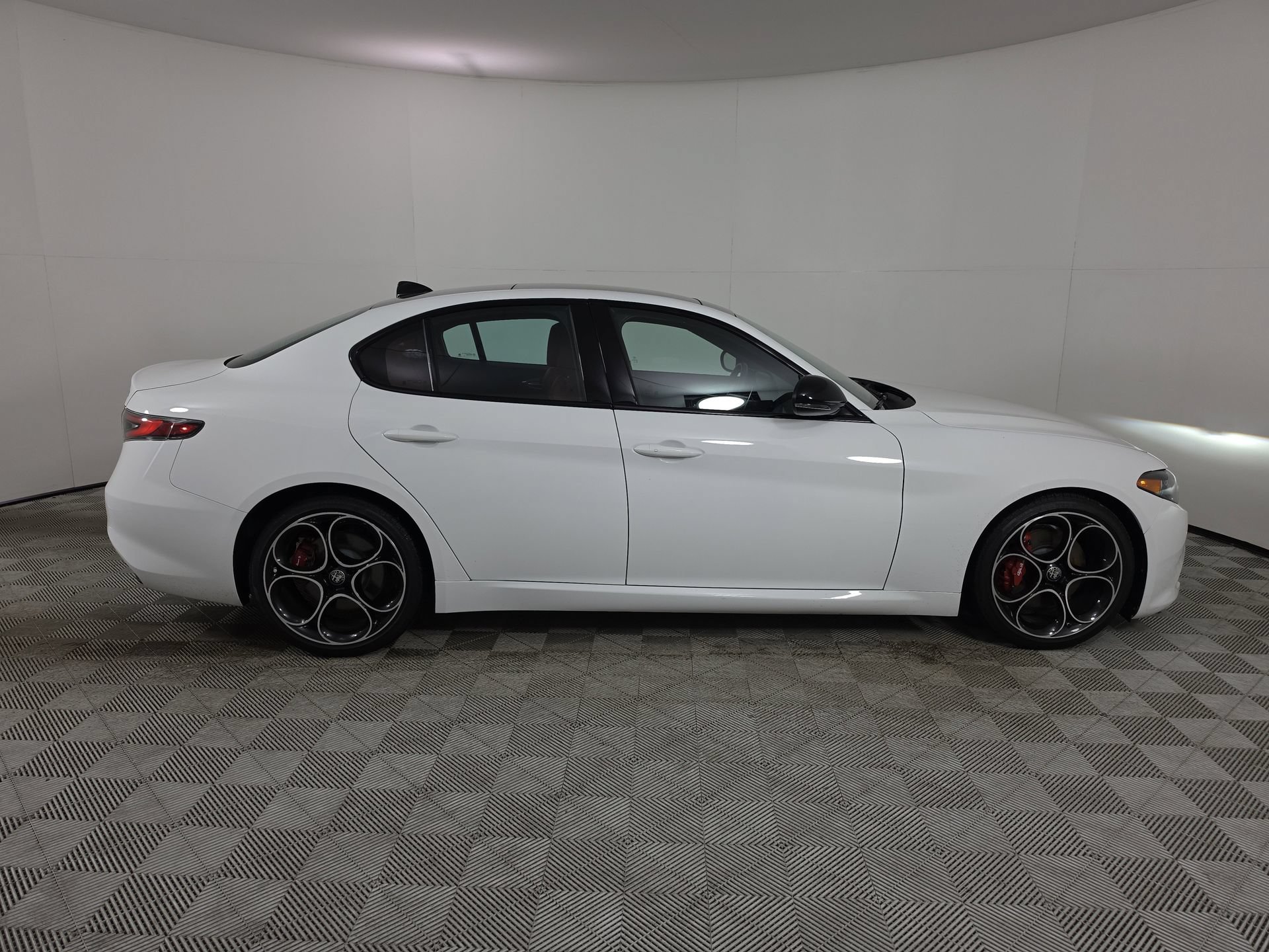 Used 2025 Alfa Romeo Giulia w/ Veloce Package Rwd image 8