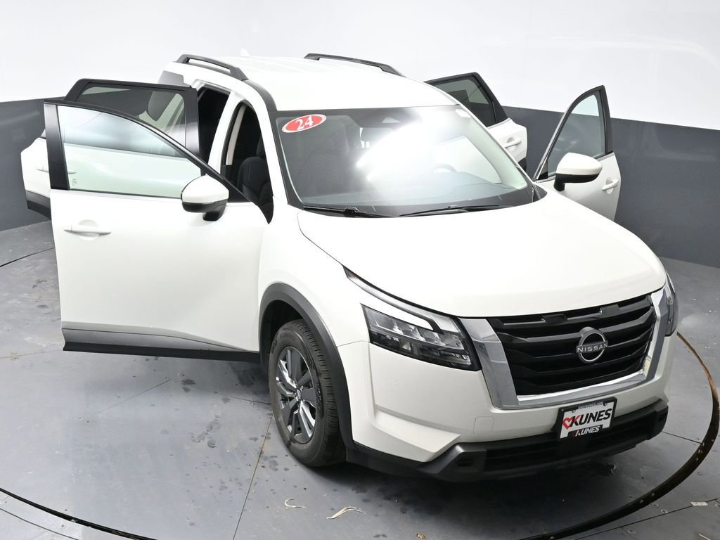 Used 2024 Nissan Pathfinder SV image 71