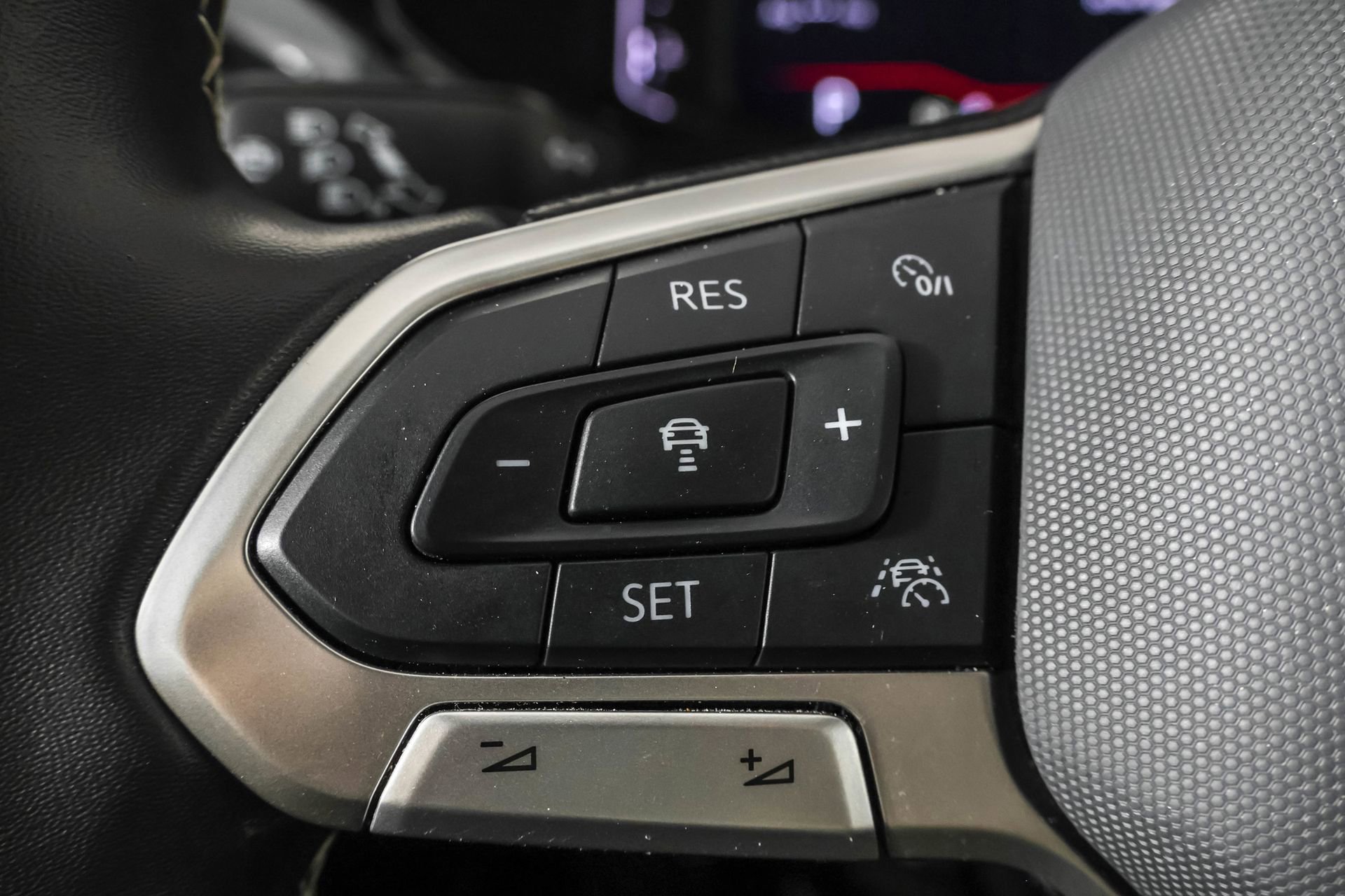 Certified 2024 Volkswagen Taos SEL image 28