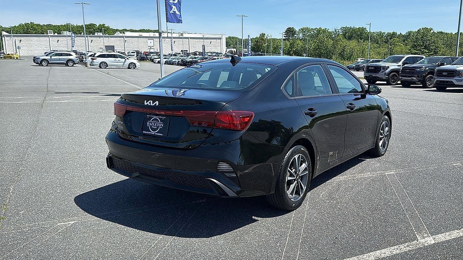 Used 2023 Kia Forte LXS w/ LXS Technology Package FWD image 5