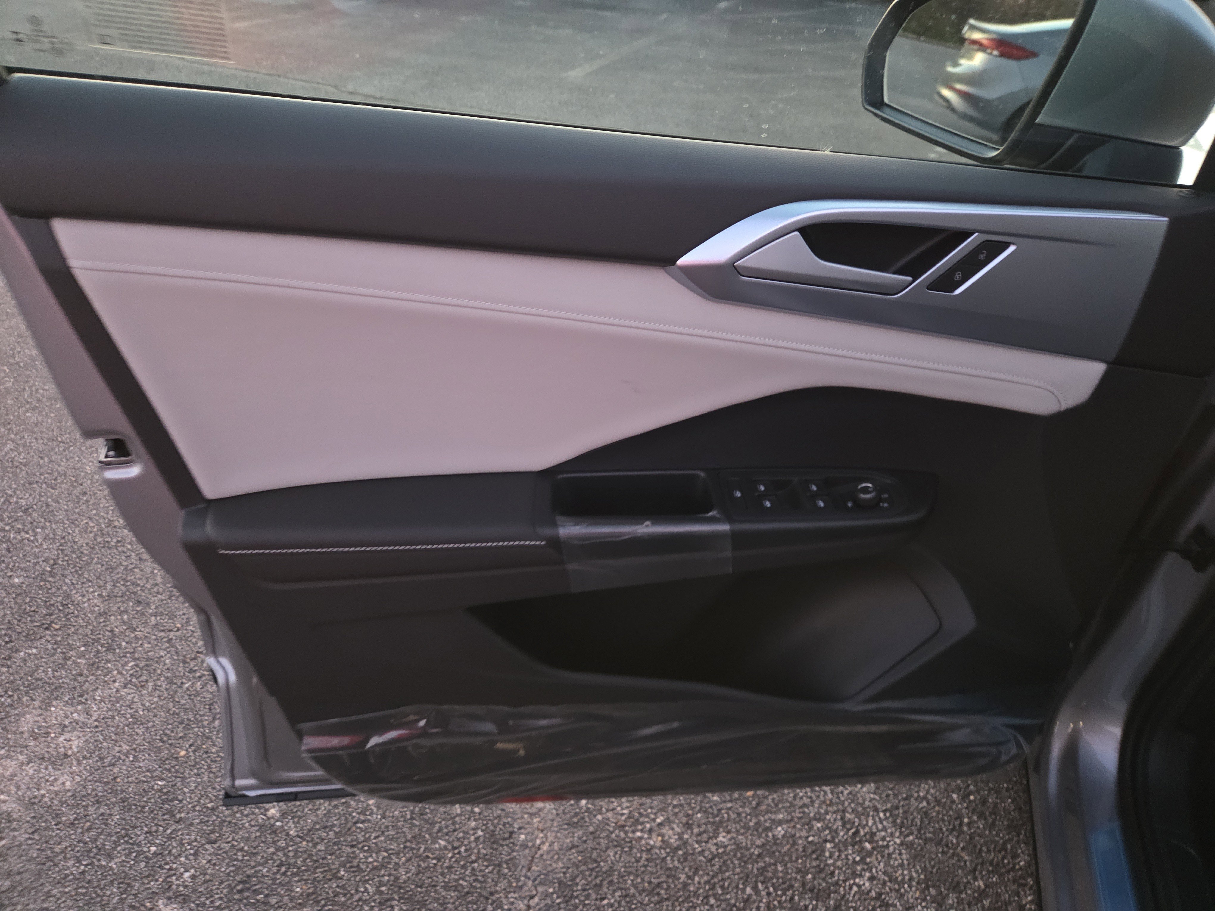 New 2026 Volkswagen Taos SE image 5