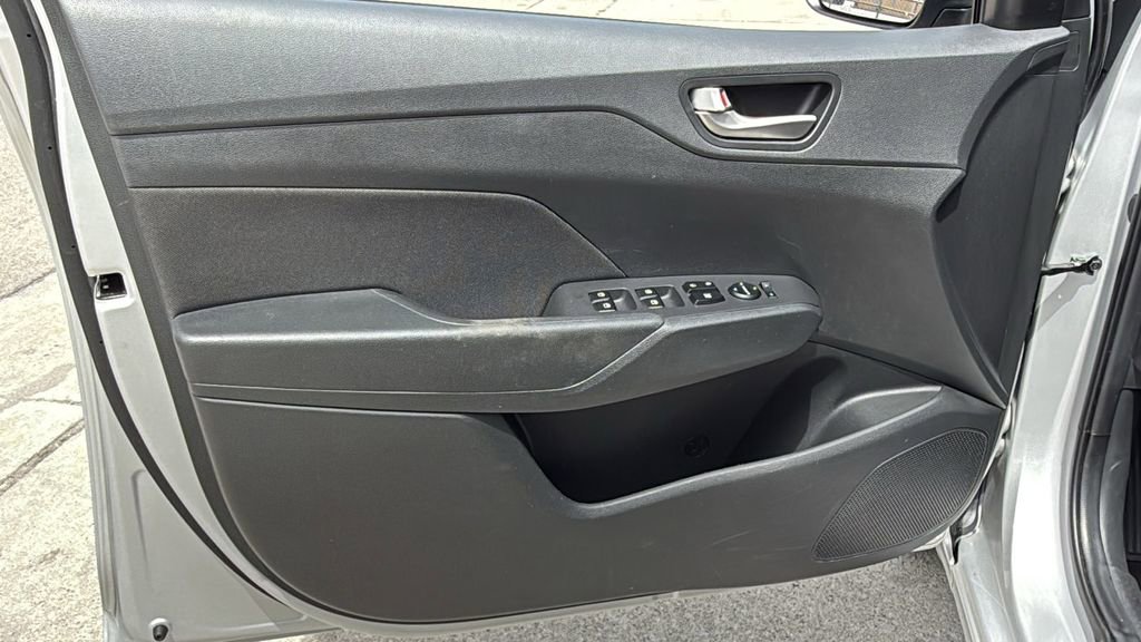 Used 2020 Hyundai Accent SE FWD image 11