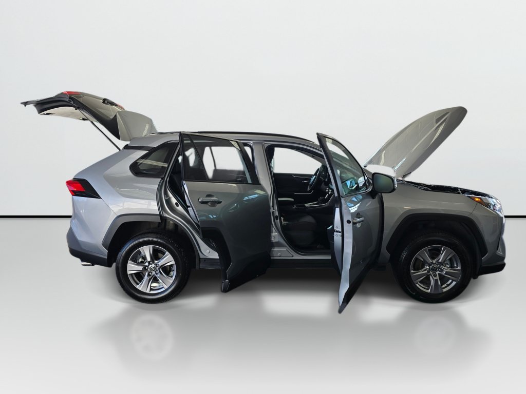 Used 2025 Toyota RAV4 XLE AWD/4WD image 9