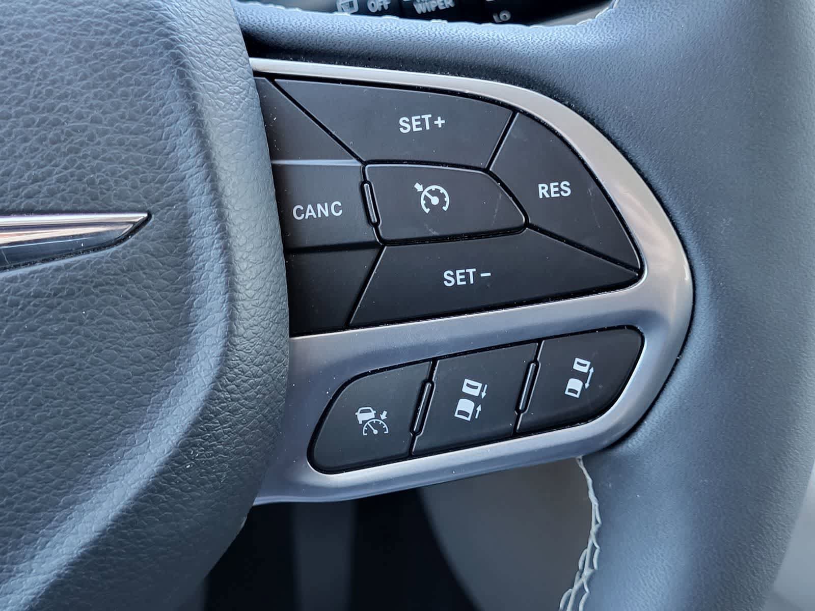 Used 2022 Chrysler Pacifica Touring-L FWD image 18