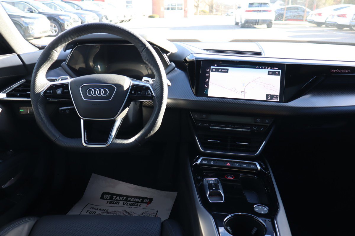 Used 2022 Audi e-tron GT Prestige AWD/4WD image 12