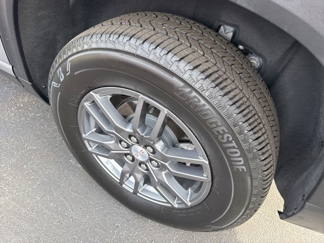 Used 2025 GMC Acadia Elevation image 10