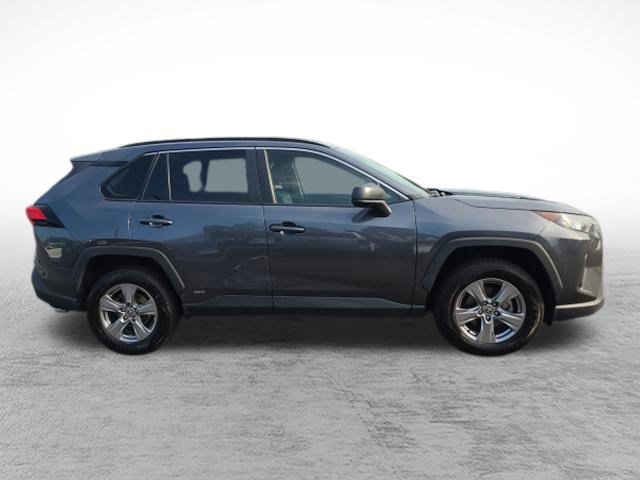 Certified 2022 Toyota RAV4 LE AWD/4WD image 4