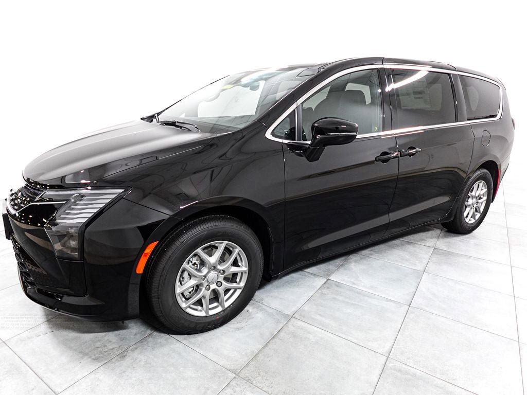 New 2027 Chrysler Pacifica Select FWD image 4