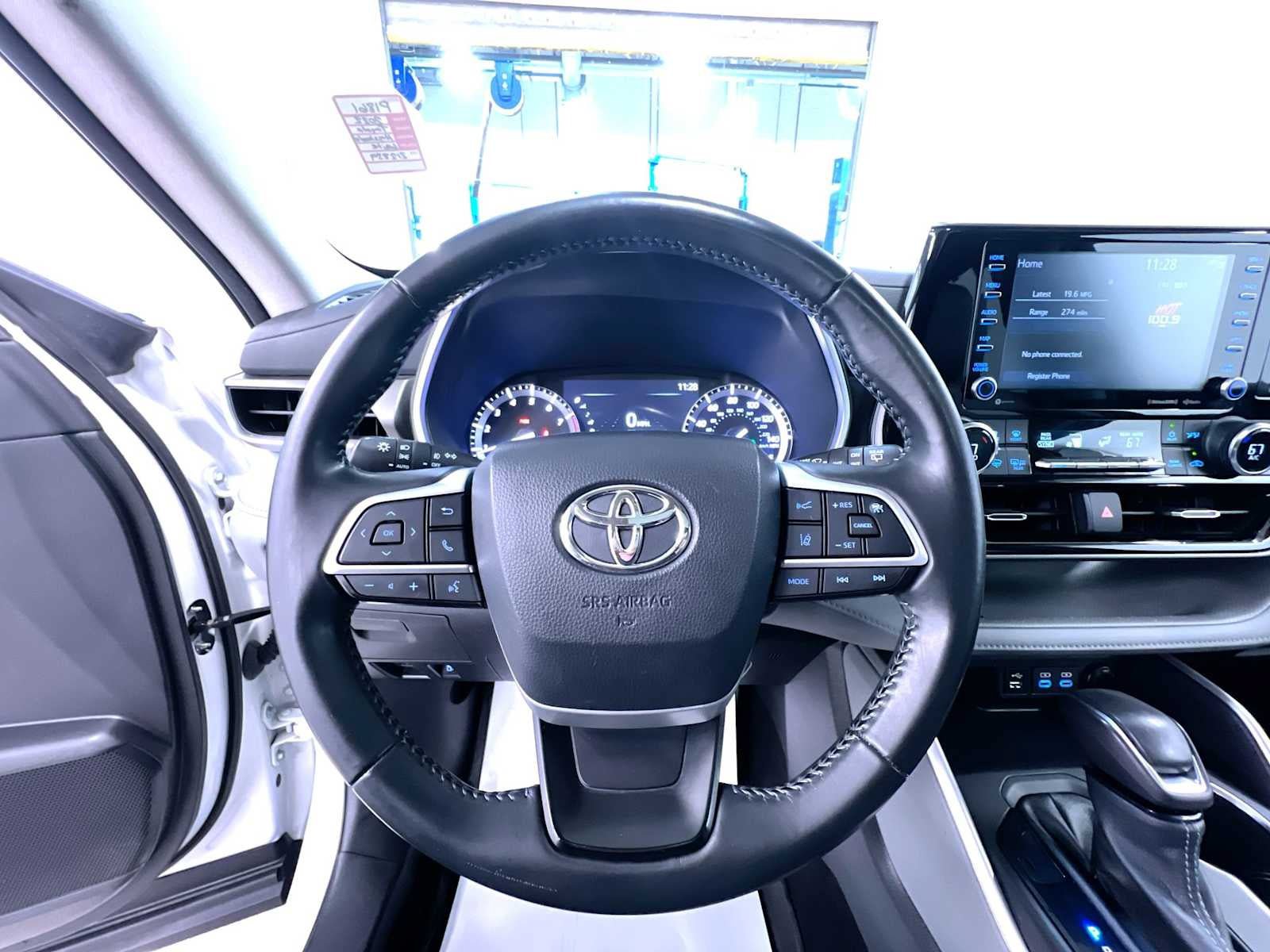 Used 2022 Toyota Highlander XLE AWD/4WD image 15