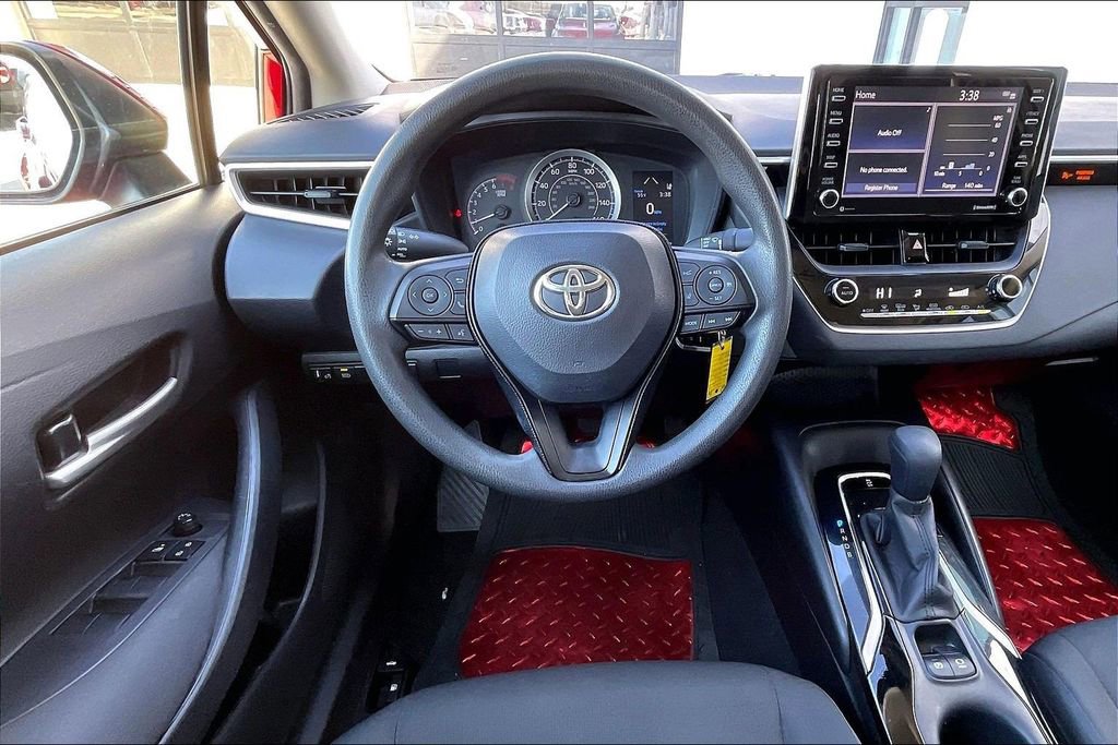Used 2021 Toyota Corolla LE image 5