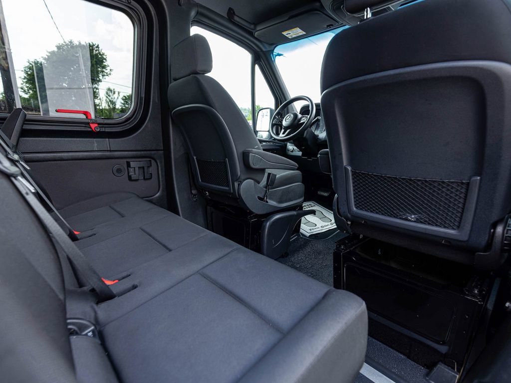 Used 2024 Mercedes-Benz Sprinter 2500 image 24