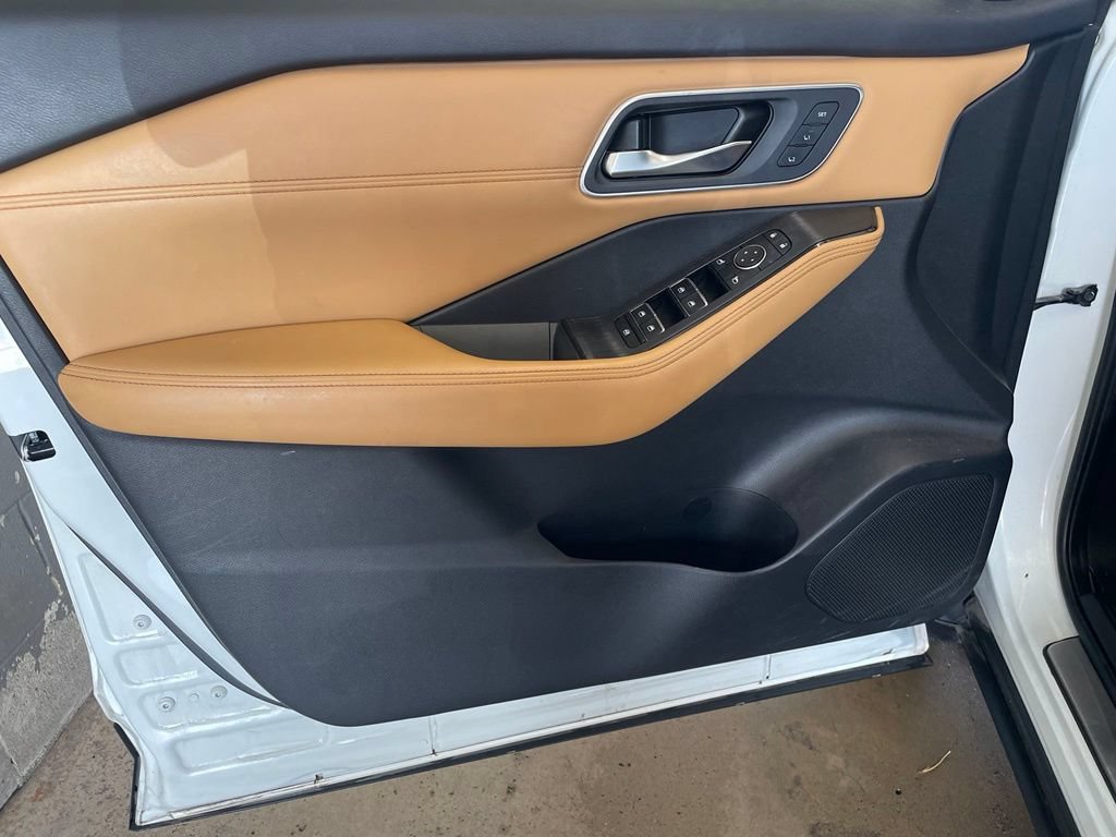 Certified 2023 Nissan Rogue Platinum FWD image 9