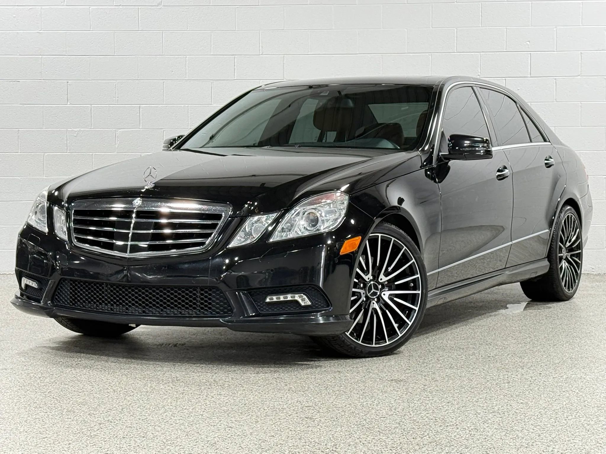 Used 2011 Mercedes-Benz E 350 4MATIC Sedan image 2