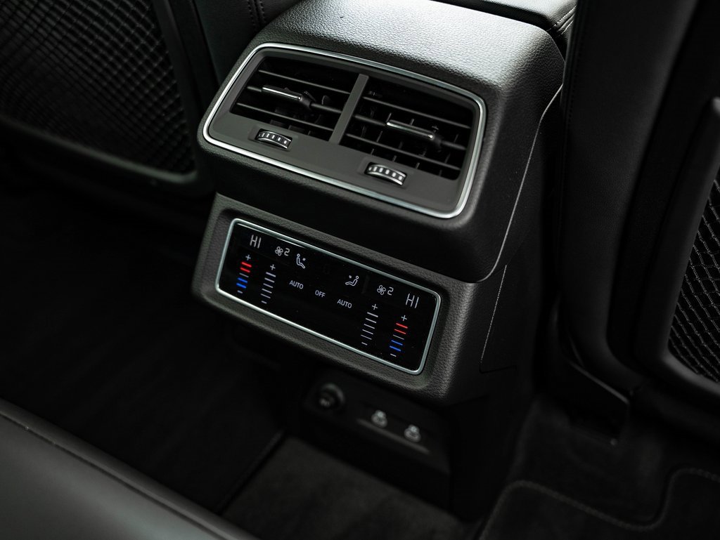 Used 2022 Audi e-tron Premium w/ Convenience Plus Package image 35