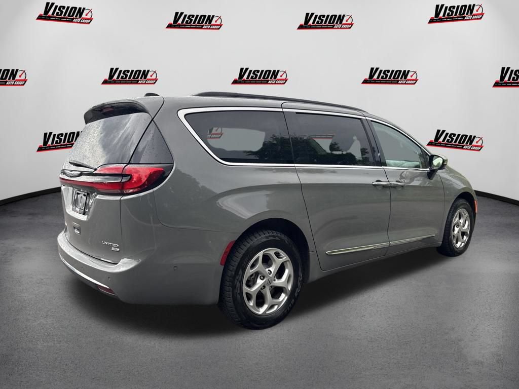 Used 2023 Chrysler Pacifica Limited AWD/4WD image 5