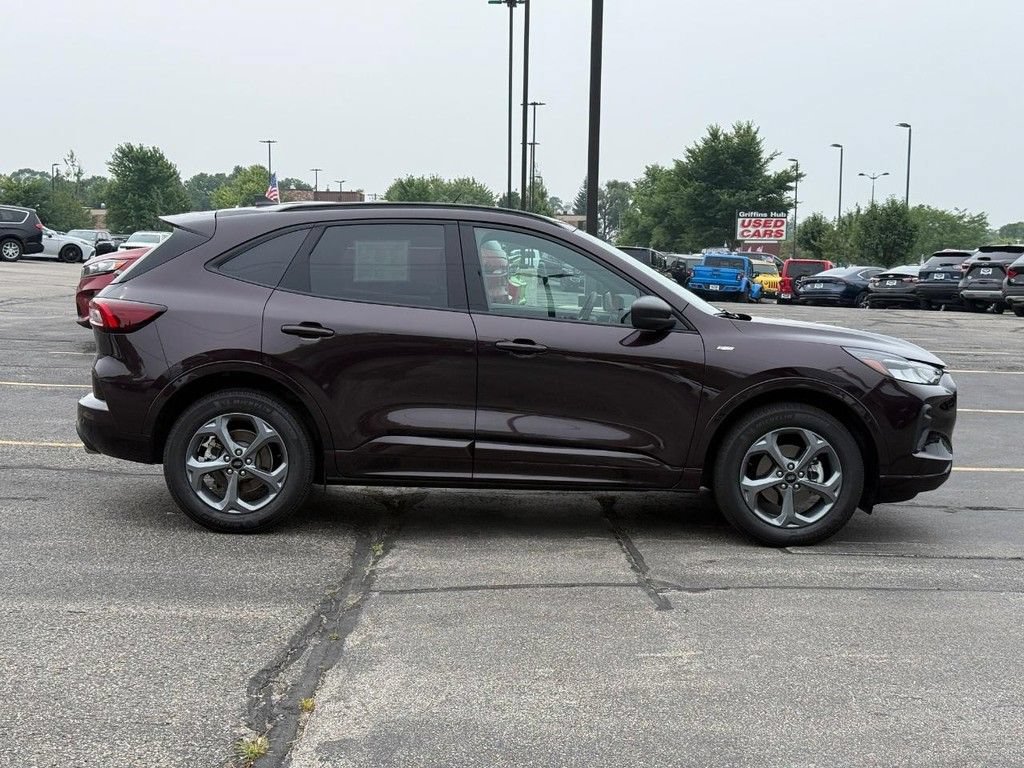 Used 2023 Ford Escape ST-Line w/ Tech Pack #1 AWD/4WD image 2
