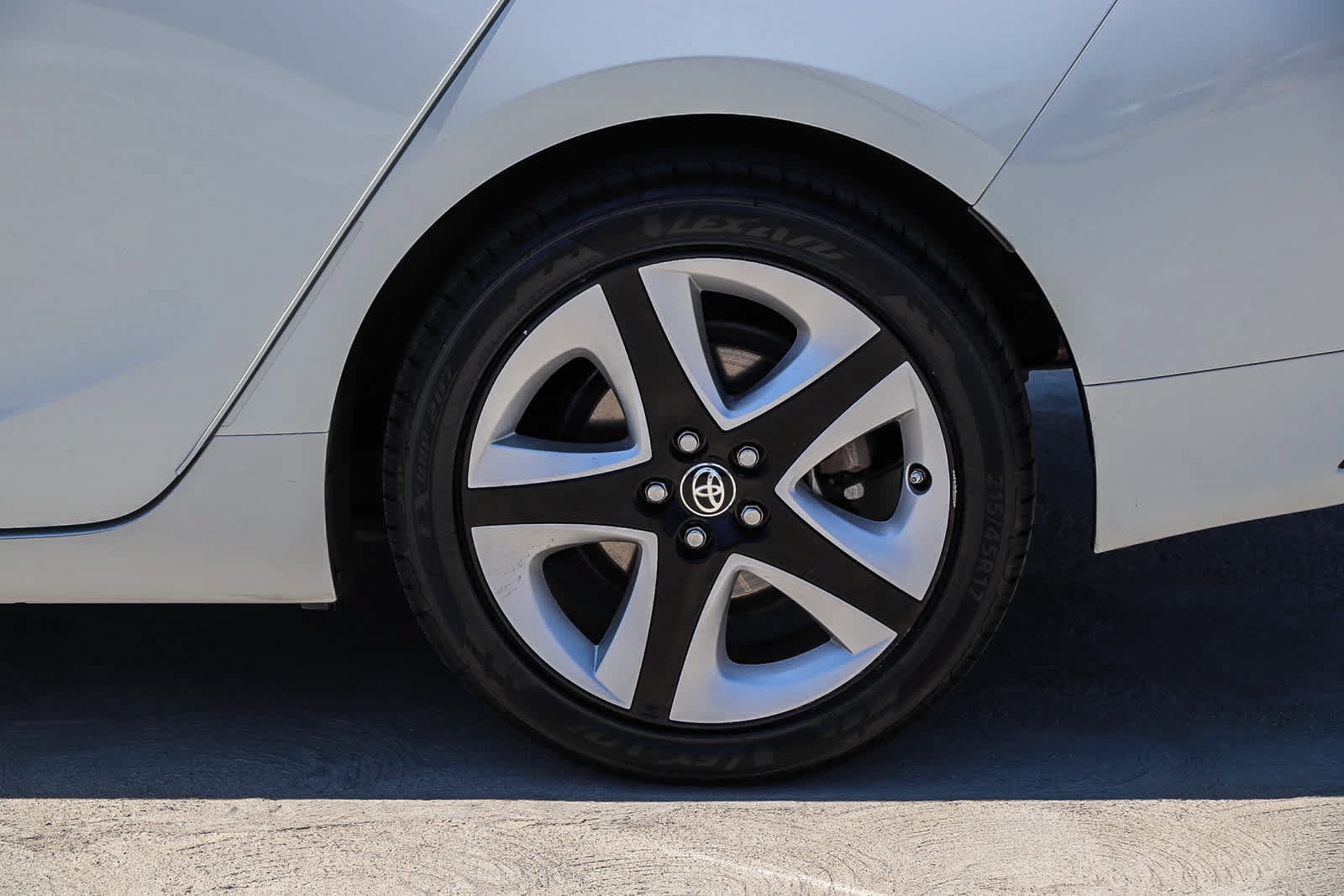 Used 2017 Toyota Prius Four Touring w/ Preferred Accessory Package FWD image 12