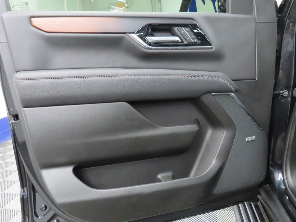 Used 2025 GMC Yukon Denali w/ Sun & Power Step Package image 56