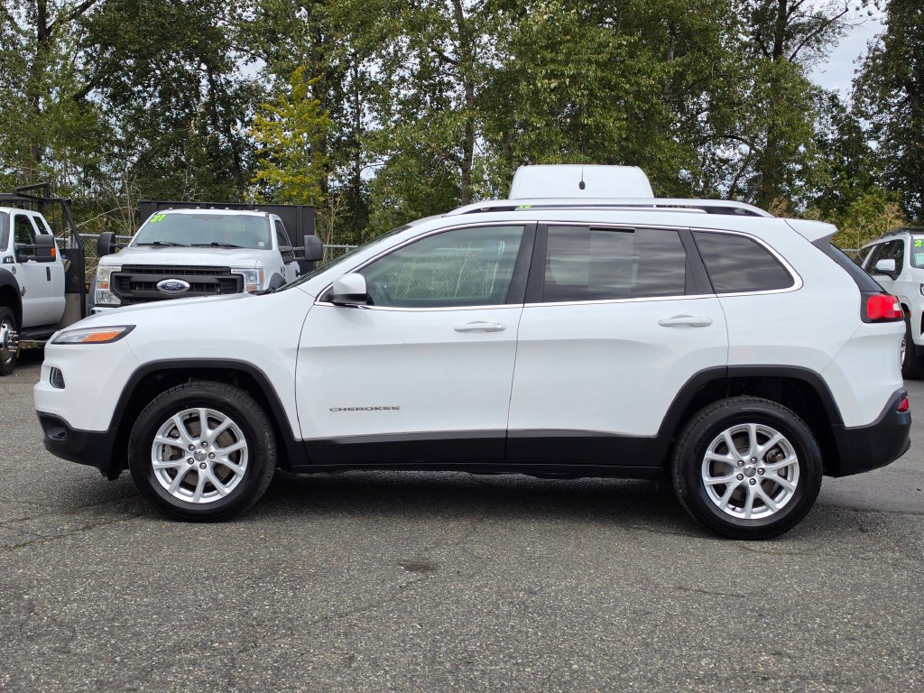 Used 2018 Jeep Cherokee Latitude w/ Safety Group AWD/4WD image 3