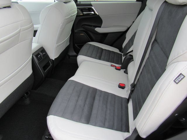 New 2026 Mitsubishi Outlander SE FWD image 8