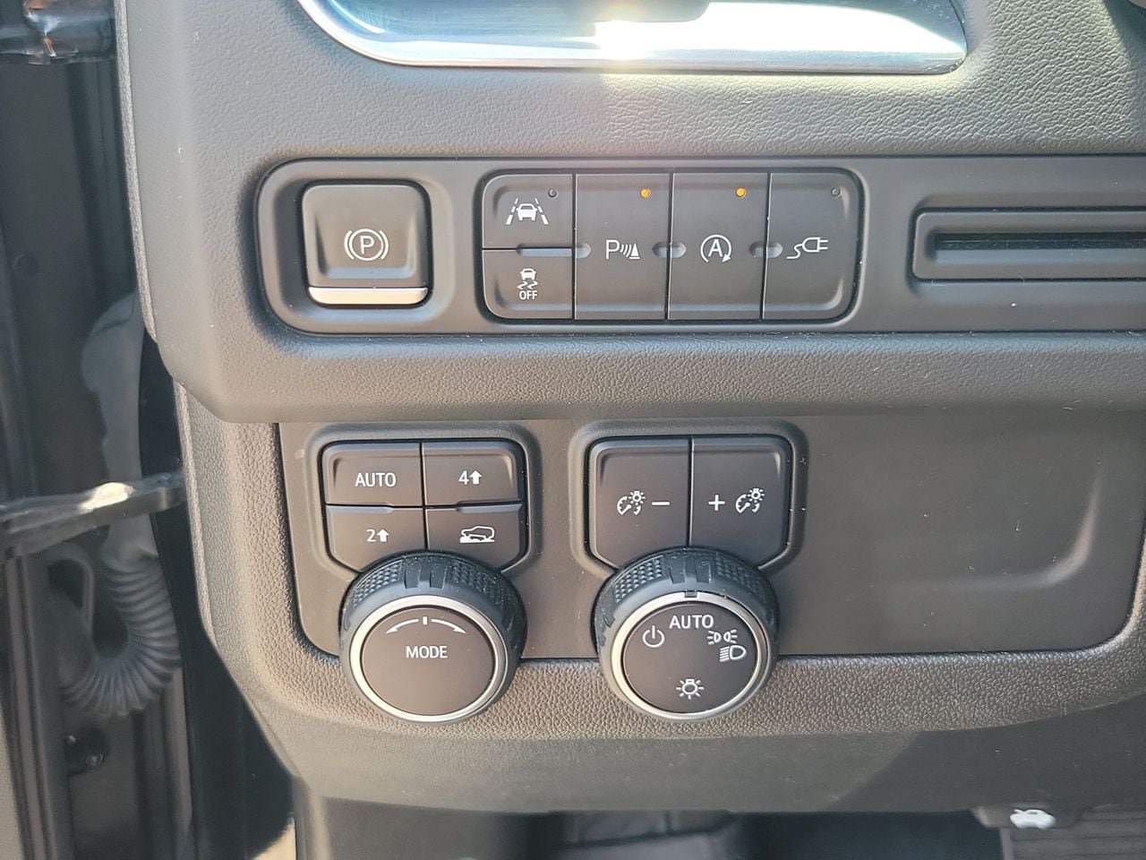 Used 2022 Chevrolet Suburban LT AWD/4WD image 31