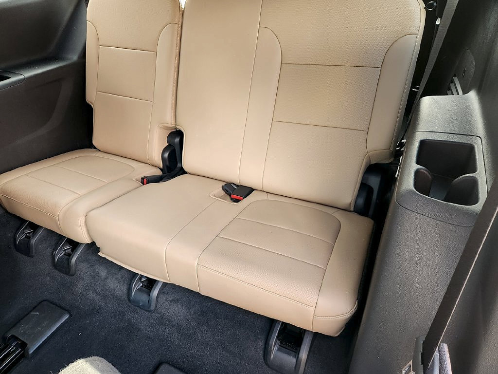 Used 2023 Chevrolet Traverse Premier FWD image 32