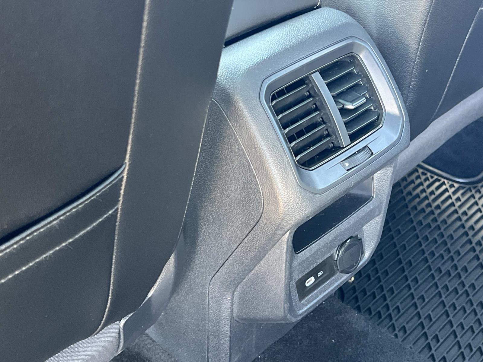 Certified 2022 Volkswagen Tiguan SE R-Line image 22