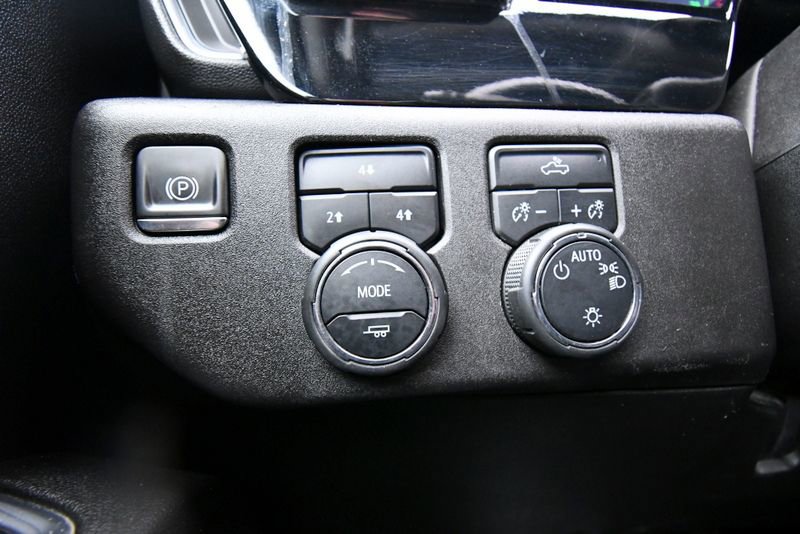 Used 2024 Chevrolet Silverado 2500 LT AWD/4WD image 20