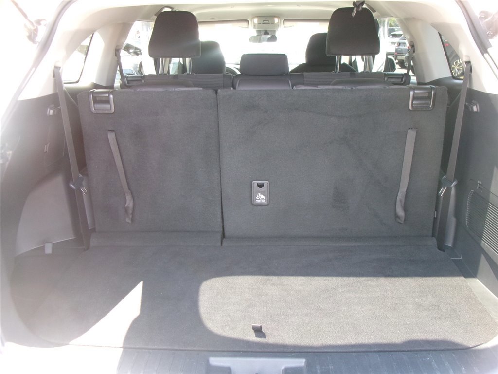 Used 2020 Toyota Highlander L image 13