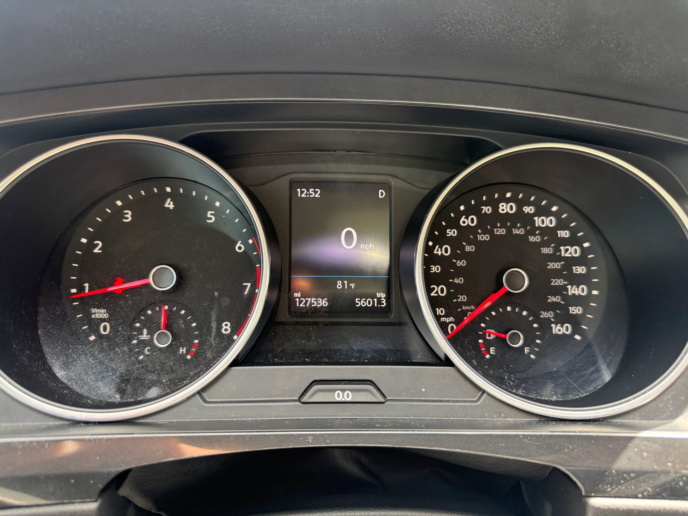 Used 2018 Volkswagen Tiguan SE w/ Panoramic Sunroof Package FWD image 13