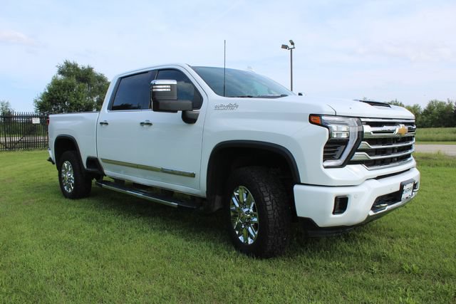 Used 2024 Chevrolet Silverado 2500 High Country w/ Z71 Off-Road Package AWD/4WD image 5
