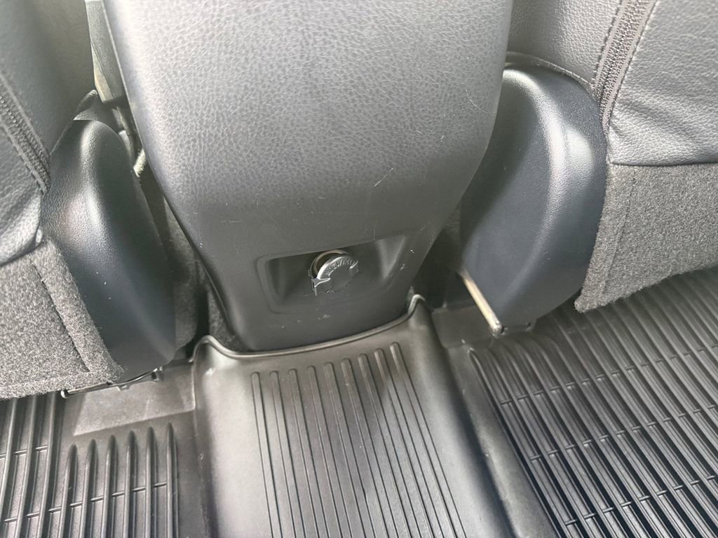 Used 2017 Toyota RAV4 Limited image 16