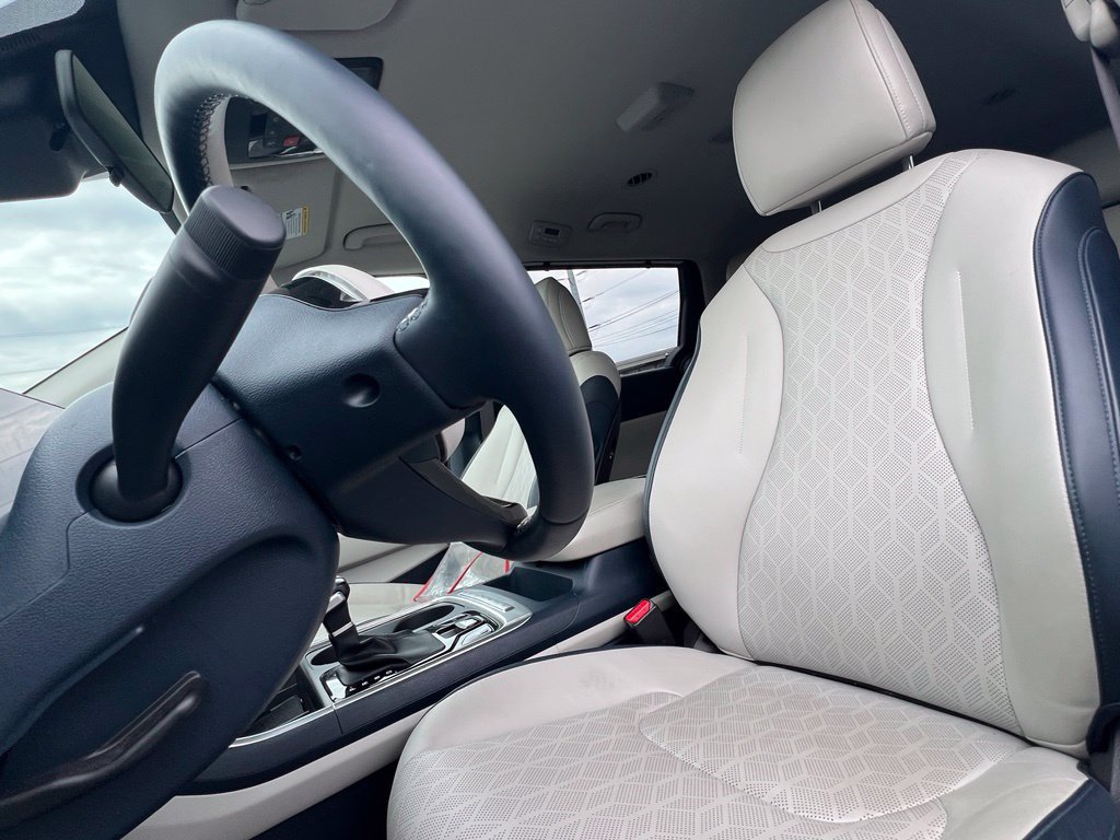 Certified 2025 Kia Carnival EX FWD image 13