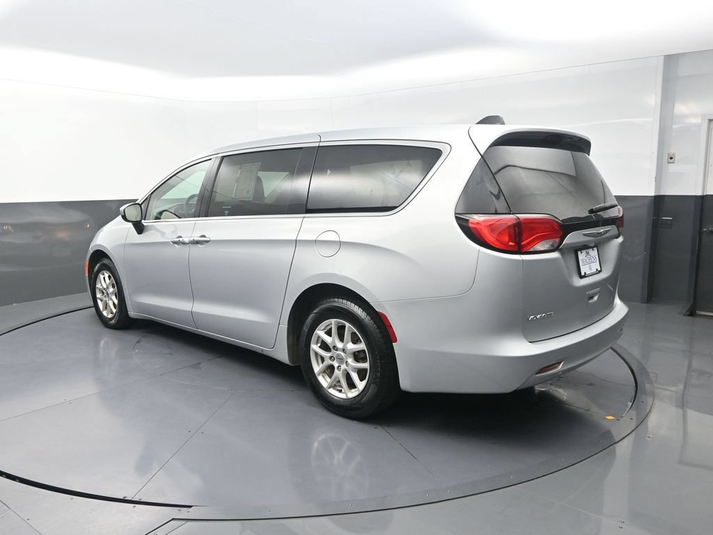 Used 2022 Chrysler Voyager LX FWD image 8