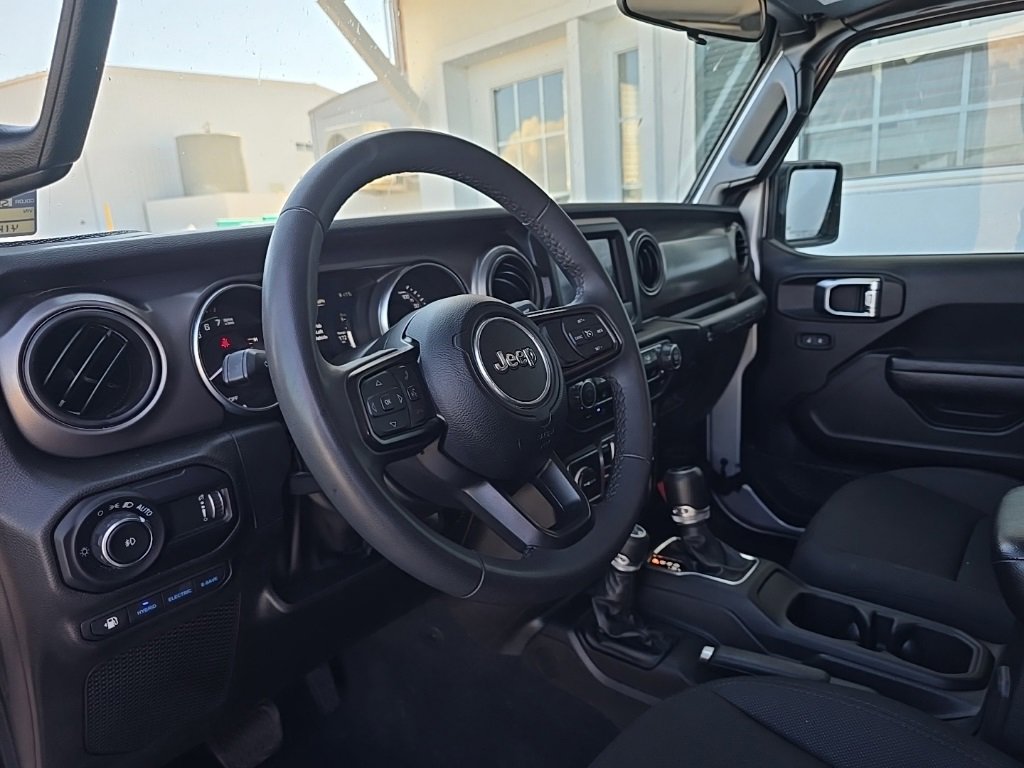 Used 2023 Jeep Wrangler Unlimited image 14