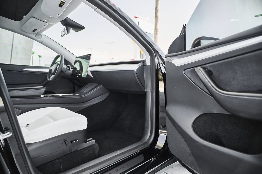 Used 2023 Tesla Model Y Long Range AWD/4WD image 11