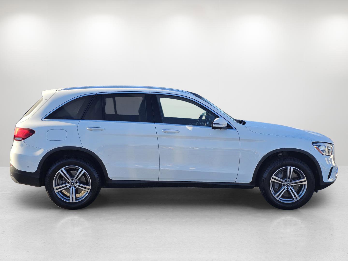 Used 2021 Mercedes-Benz GLC 300 w/ Premium Package image 4
